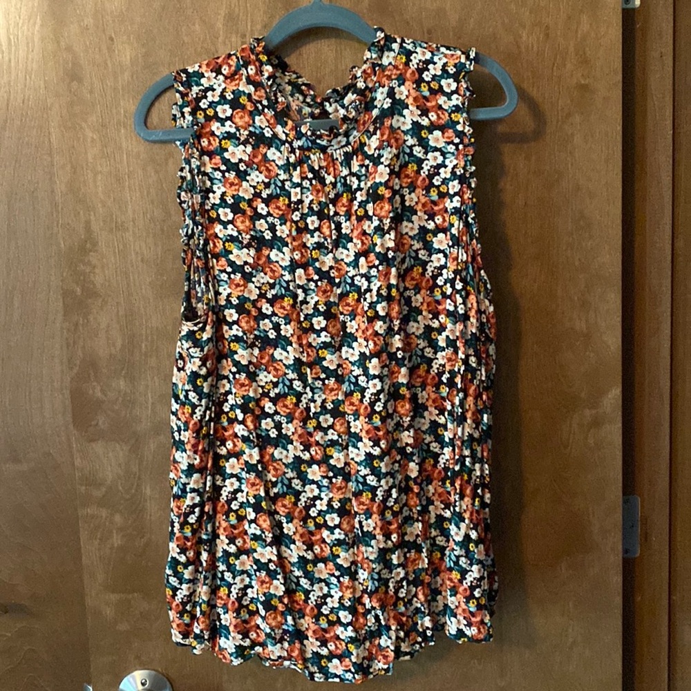 Torrid tank. Size 4.